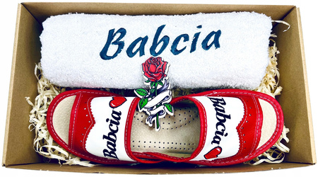 PREZENT NA DZIEŃ BABCI KAPCIE SKÓRZANE + RĘCZNIK ZESTAW PREZENTOWY UPOMINEK